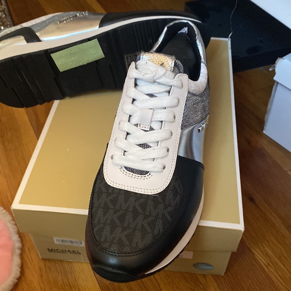 Michael Kors Allie Trainer metallic sneakers brand new size 8 - Picture 2 of 3